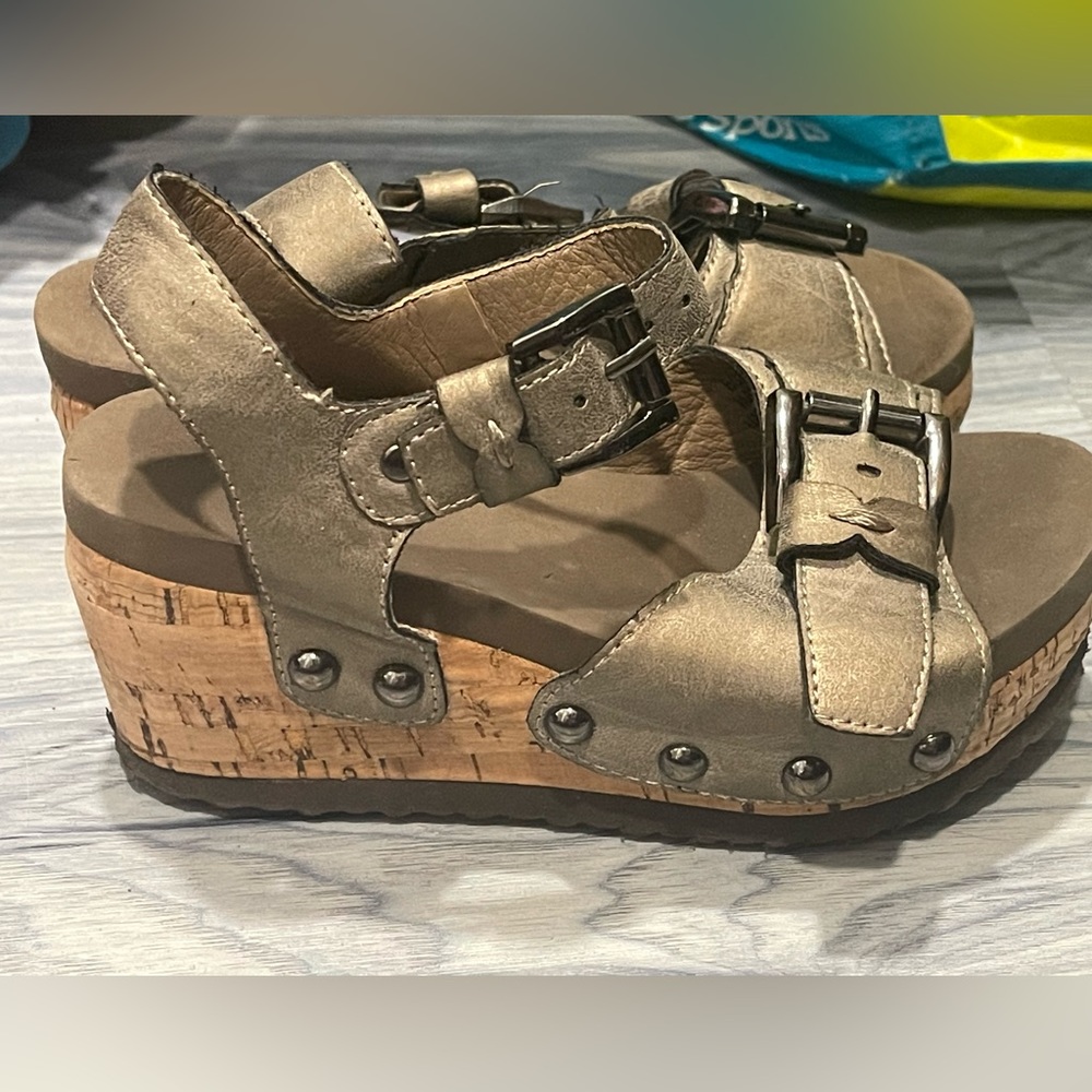 CORKYS CORK AND PEWTER BUCKLE WEDGES LITTLE GIRLS SIZE 11